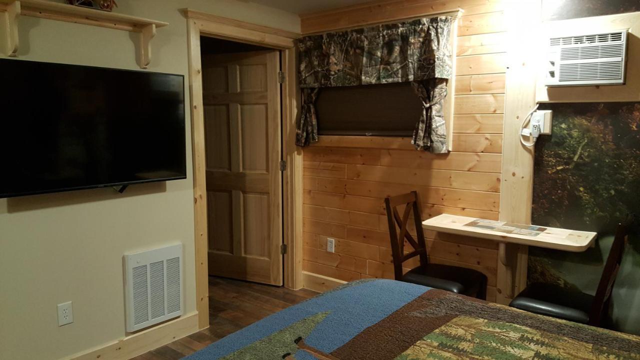 Bear Cove Inn Сент-Игнас Экстерьер фото